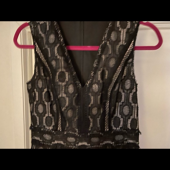 Gorgeous Elie Tahari Pax Lace dress, size six - Picture 2 of 4